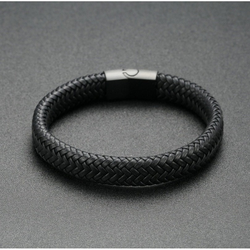 Men’s Braided Leather-Style Bracelet with Magnetic Clasp – Modern & Durable