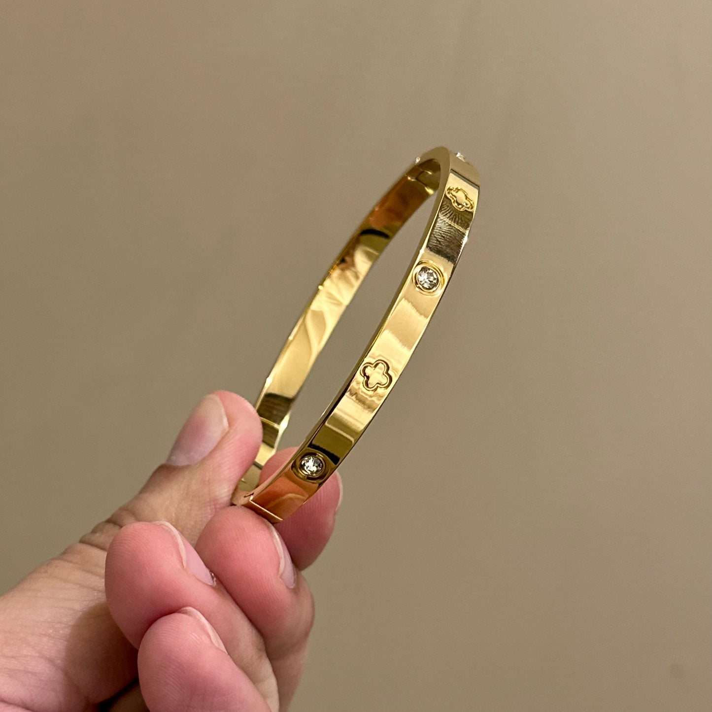 18K Gold Plated Clover & Stone Stainless Steel Bangle Bracelet